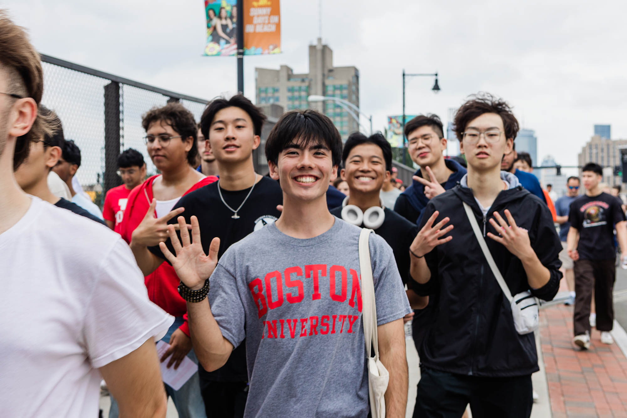 Photo: Students march on BU Bridge as new students in BU.