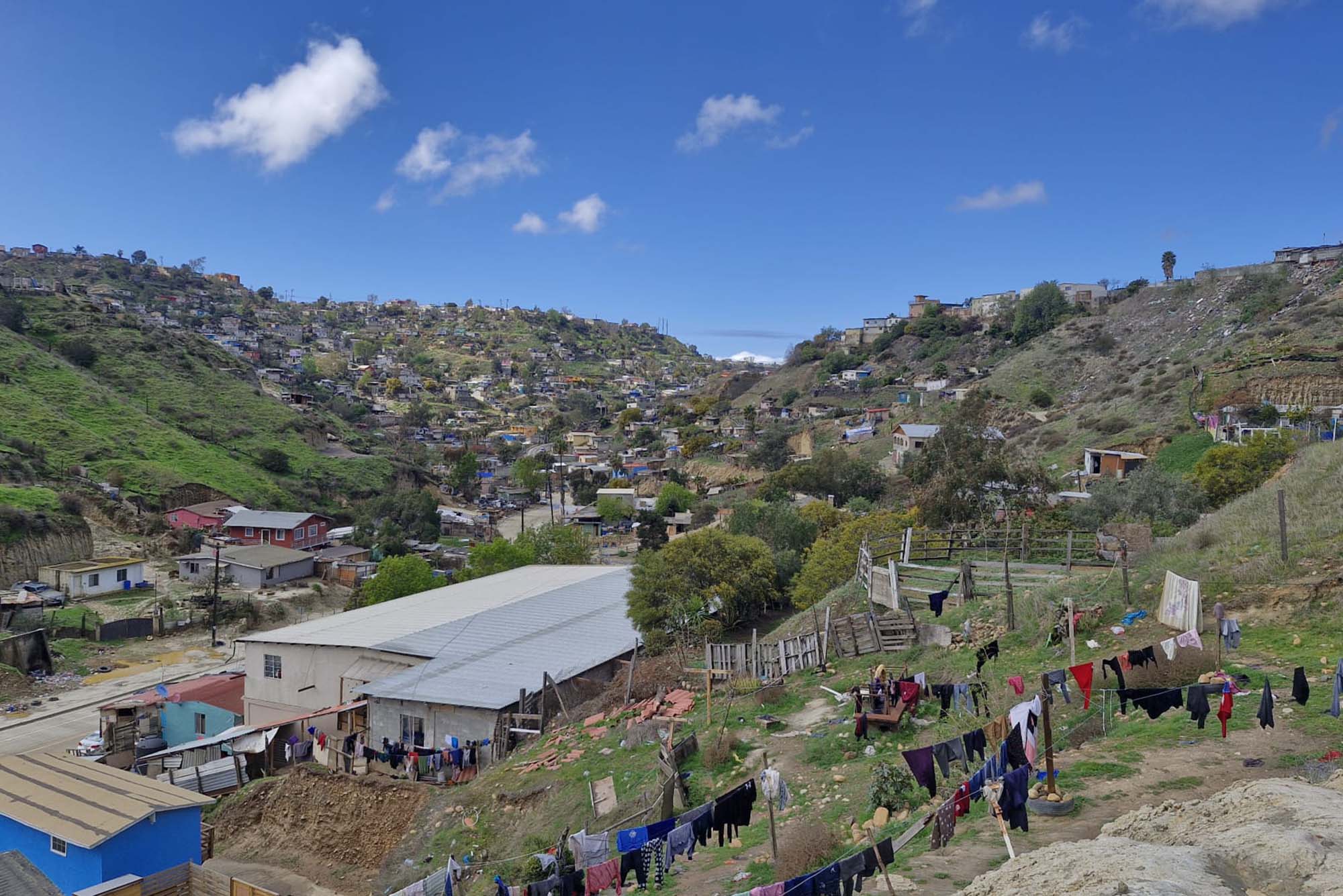 Photo: A landscape along the US-Mexico border