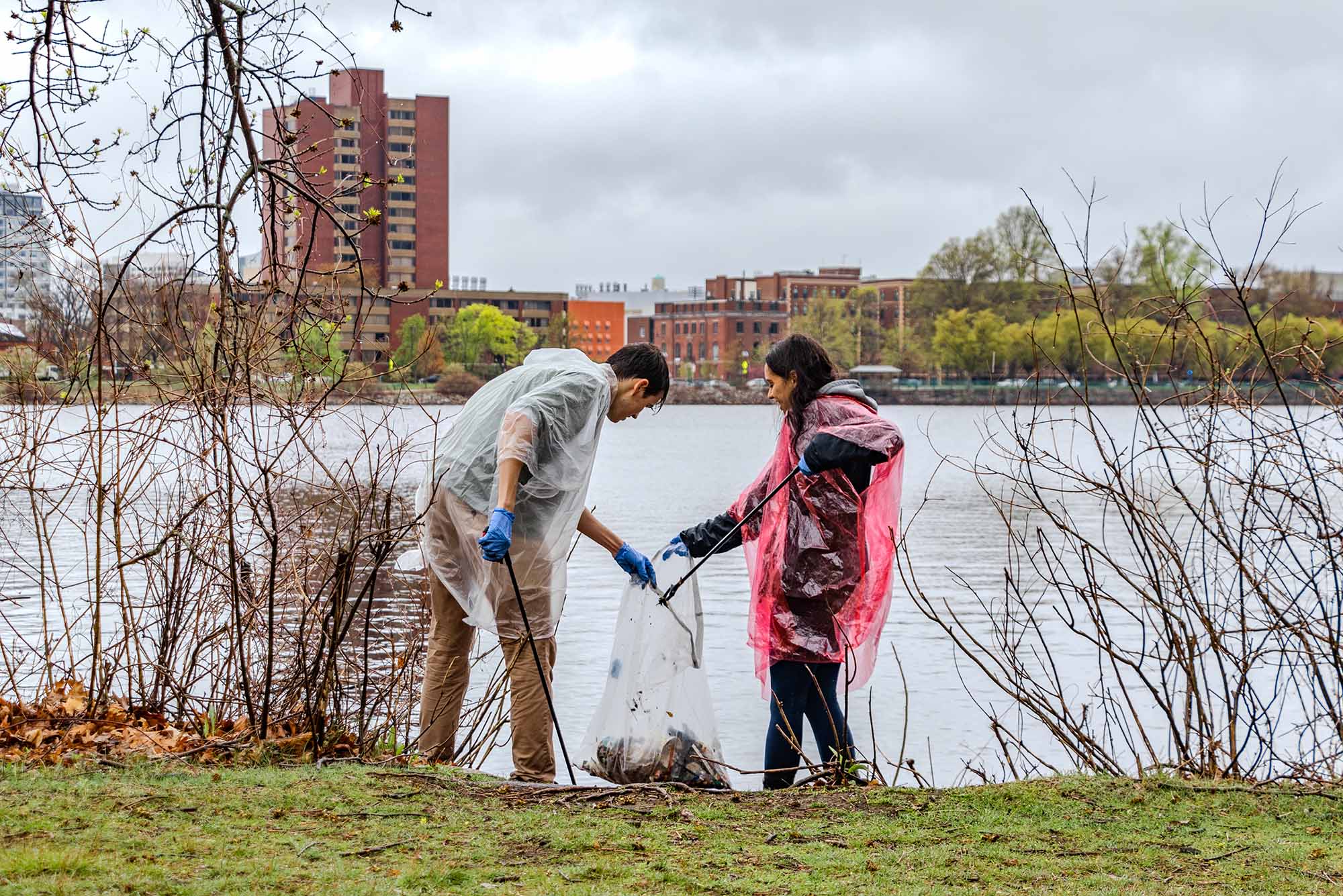 Emma Powers (SPH’22) and Josh Lucas (SAR’23) work together to cleanup riverside trash on April 16th, as a part of BU’s team in the 26th annual Charles River Cleanup. BU alumni, students, and staff collected trash from the esplanade between BU Bridge and 1 Silber Way, in observance of #EarthDay365 and Global Days of Service. Photo by Ajani Hickling (CAS’27).